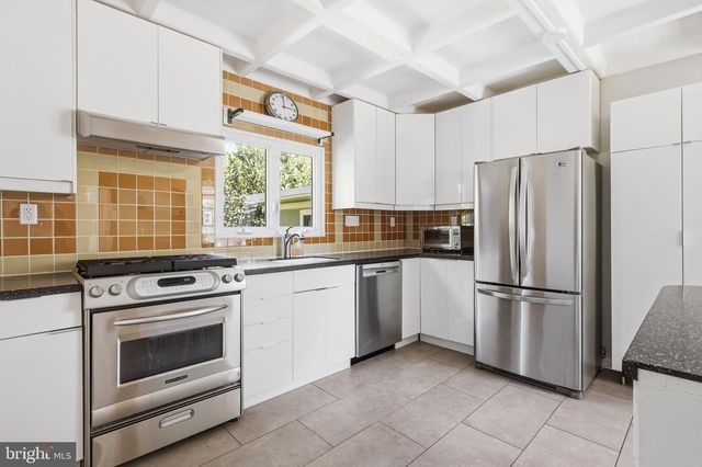 8207 MACARTHUR RD, Wyndmoor, PA 19038