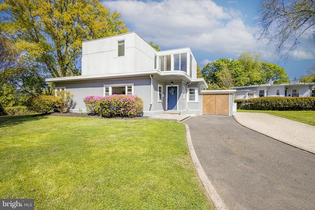 8207 MACARTHUR RD, Wyndmoor, PA 19038