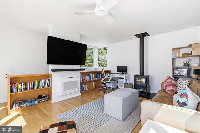 8207 MACARTHUR RD, Wyndmoor, PA 19038
