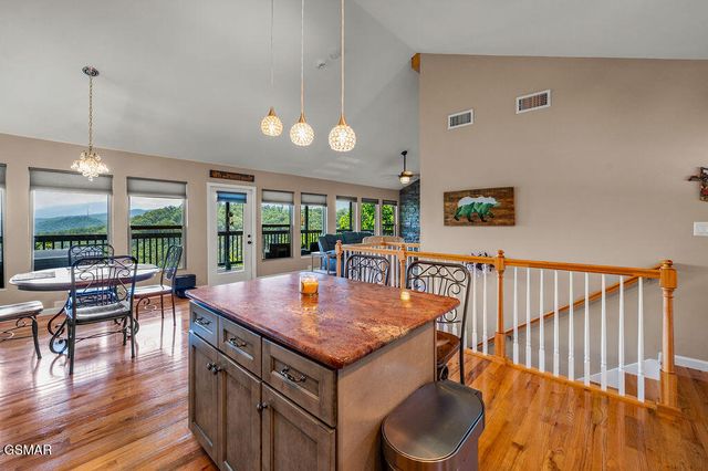 843 Sourwood Drive, Gatlinburg, TN 37738