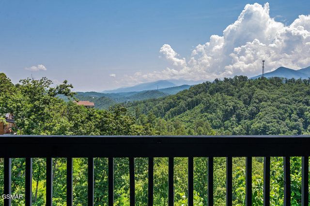 843 Sourwood Drive, Gatlinburg, TN 37738