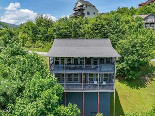 843 Sourwood Drive, Gatlinburg, TN 37738