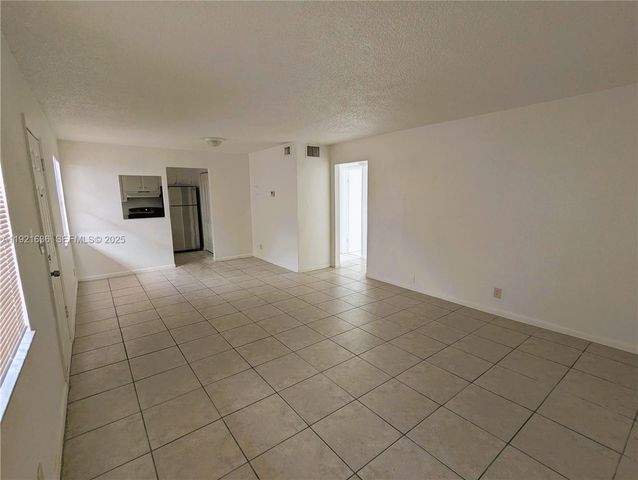 31 SE 2nd Ave 207, Hallandale Beach, FL 33009
