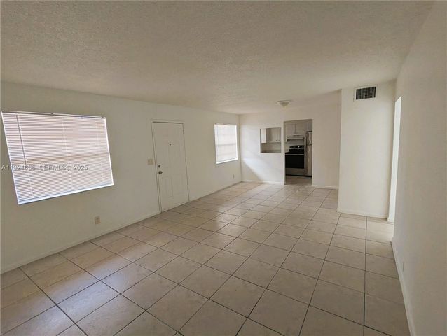 31 SE 2nd Ave 207, Hallandale Beach, FL 33009