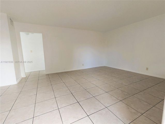 31 SE 2nd Ave 207, Hallandale Beach, FL 33009