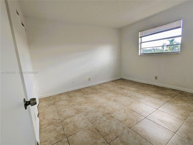 31 SE 2nd Ave 207, Hallandale Beach, FL 33009