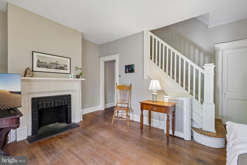 Image 13 of property listing at 4619 KESWICK RD, Baltimore, MD 21210