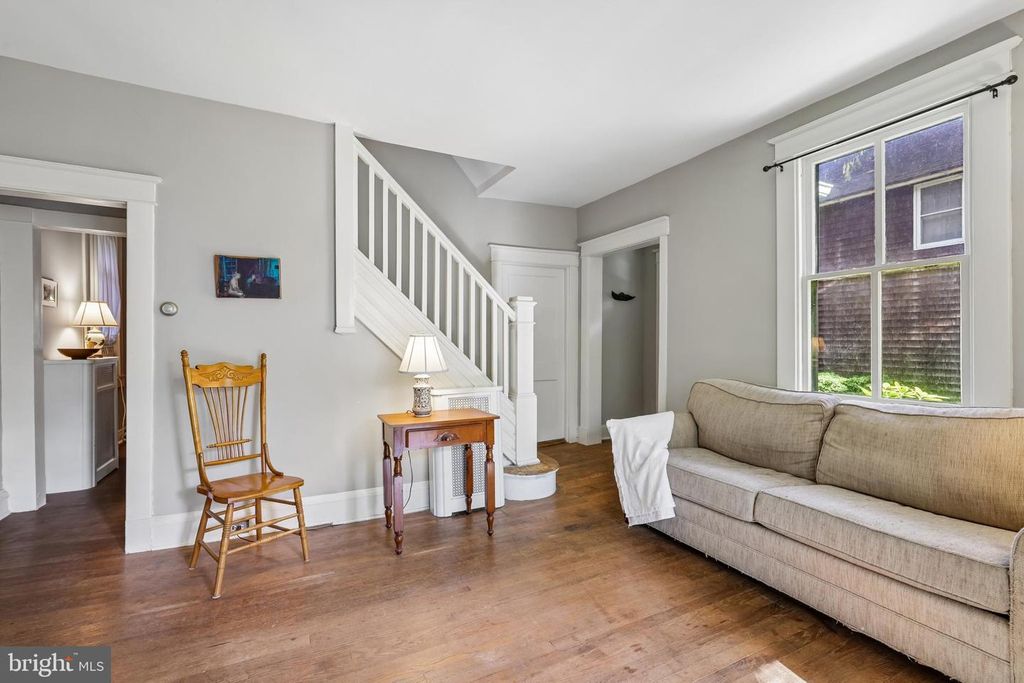 Image 15 of property listing at 4619 KESWICK RD, Baltimore, MD 21210