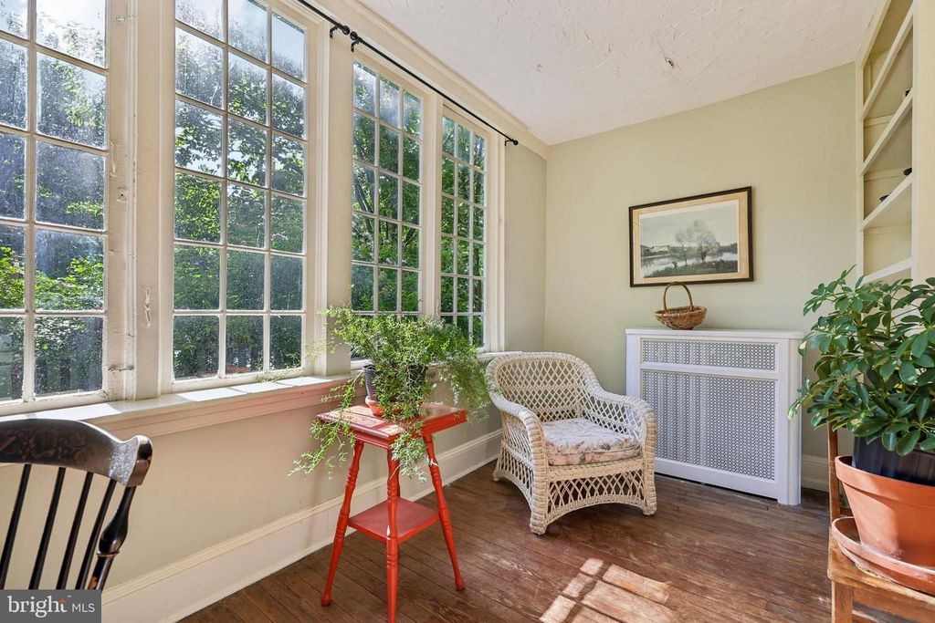 Image 16 of property listing at 4619 KESWICK RD, Baltimore, MD 21210