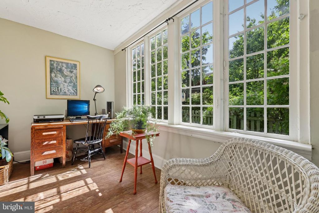 Image 17 of property listing at 4619 KESWICK RD, Baltimore, MD 21210