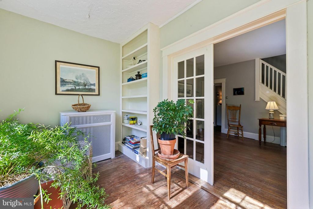 Image 18 of property listing at 4619 KESWICK RD, Baltimore, MD 21210