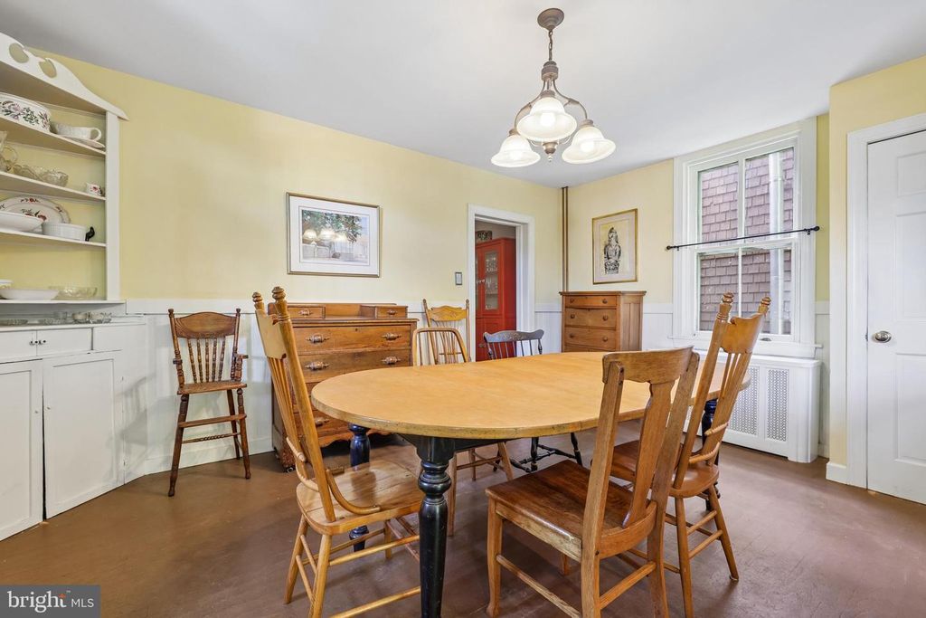 Image 19 of property listing at 4619 KESWICK RD, Baltimore, MD 21210
