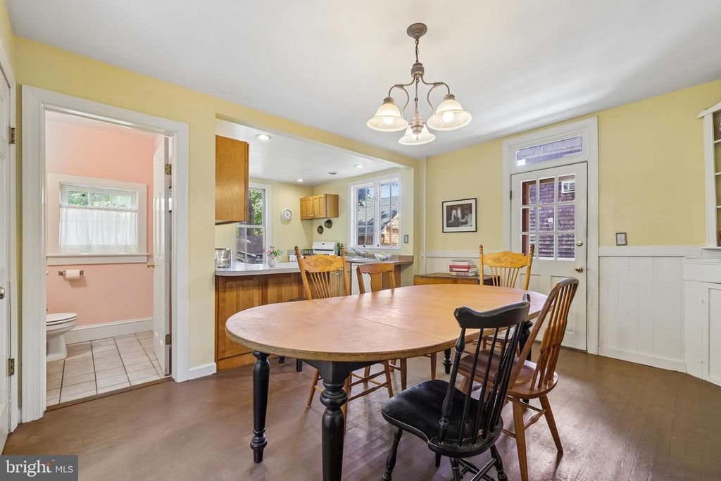Image 21 of property listing at 4619 KESWICK RD, Baltimore, MD 21210