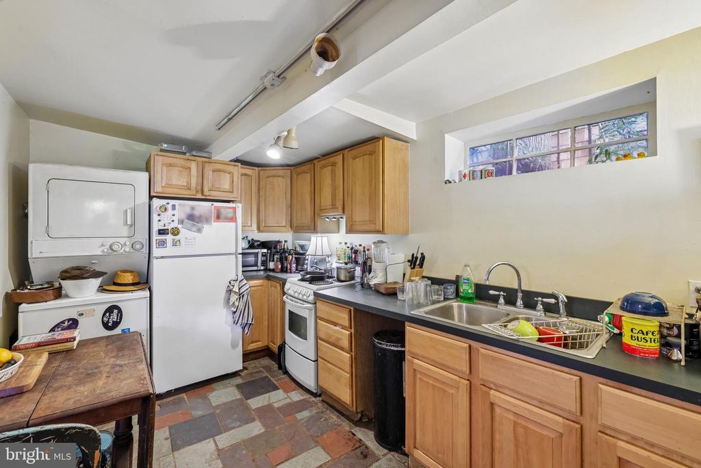 Image 43 of property listing at 4619 KESWICK RD, Baltimore, MD 21210