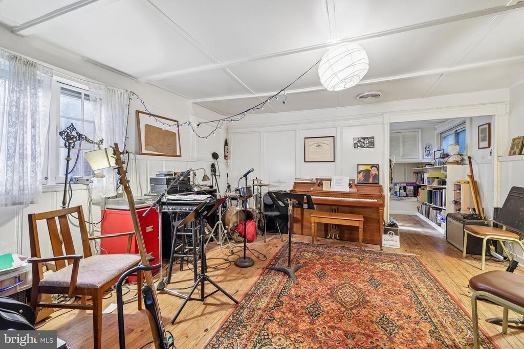 Image 47 of property listing at 4619 KESWICK RD, Baltimore, MD 21210