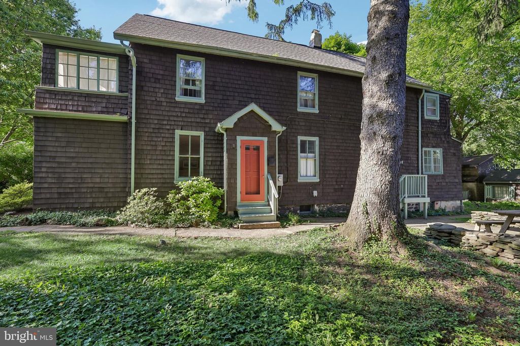 Image 6 of property listing at 4619 KESWICK RD, Baltimore, MD 21210