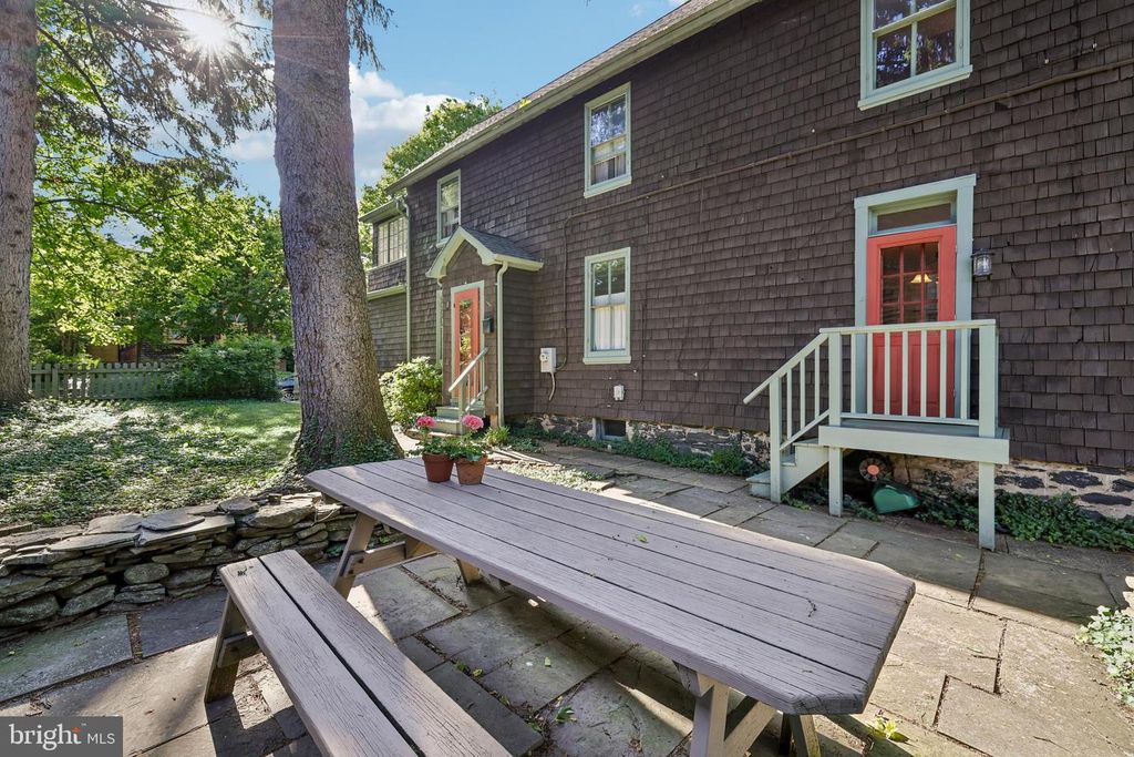 Image 9 of property listing at 4619 KESWICK RD, Baltimore, MD 21210