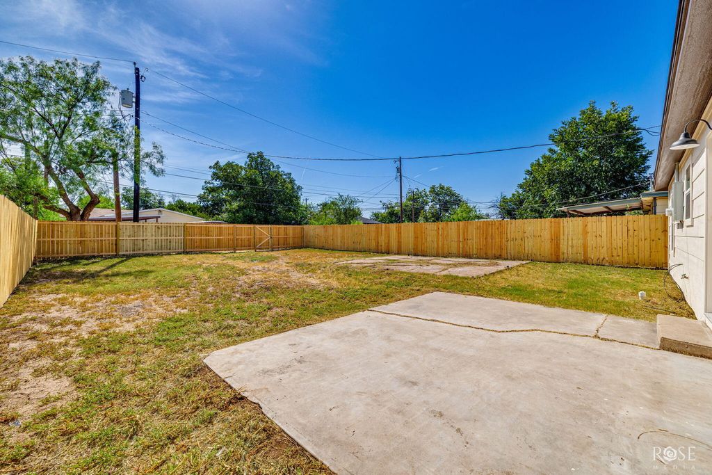 Image 13 of property listing at 1318 Luna Street, San Angelo, TX 76905