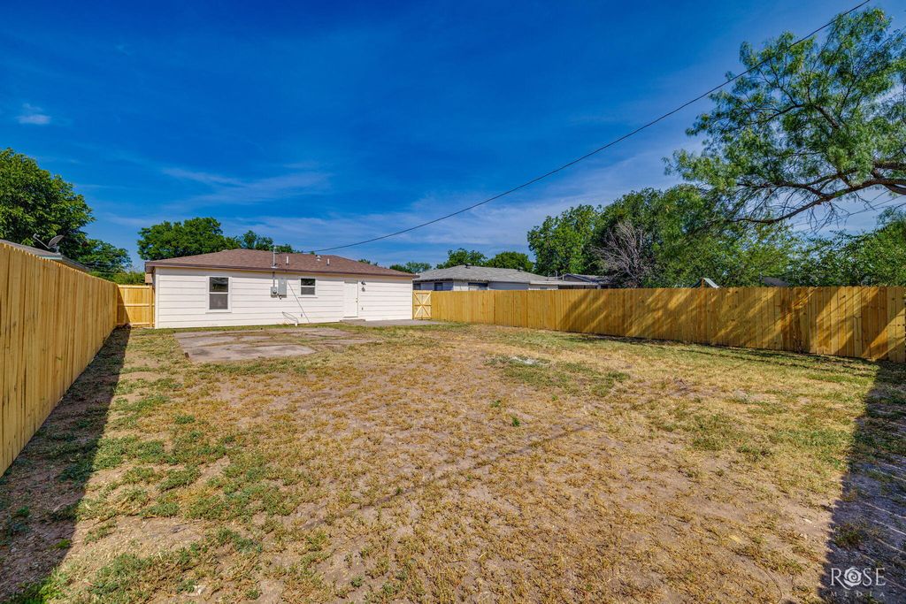 Image 14 of property listing at 1318 Luna Street, San Angelo, TX 76905