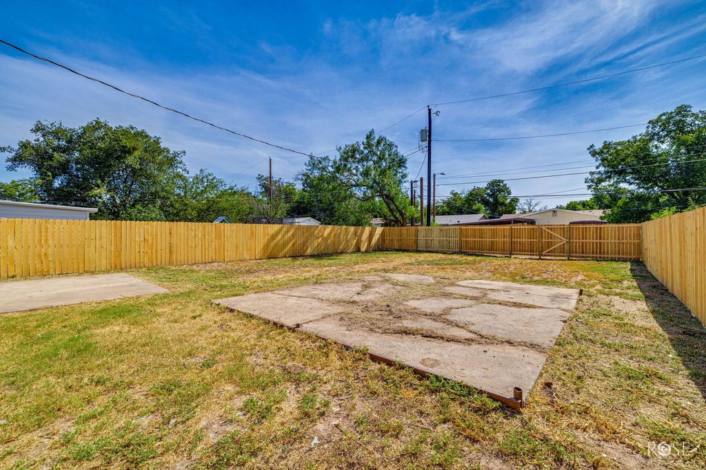 Image 15 of property listing at 1318 Luna Street, San Angelo, TX 76905