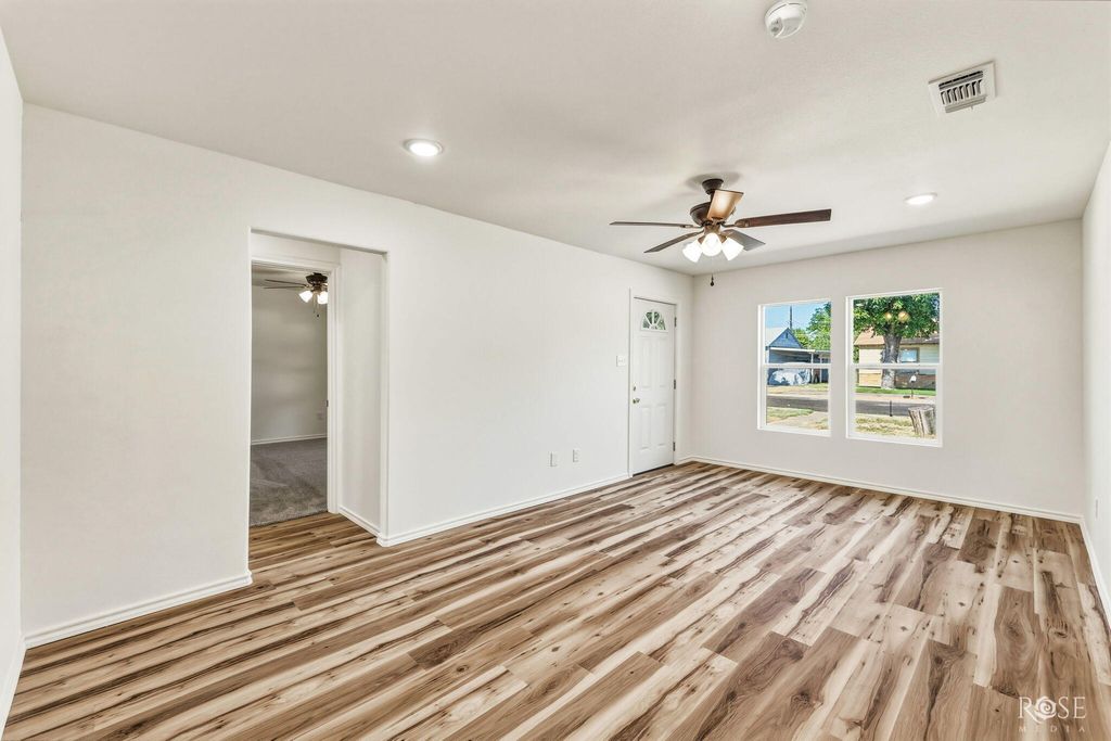 Image 4 of property listing at 1318 Luna Street, San Angelo, TX 76905