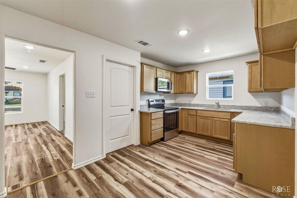 Image 5 of property listing at 1318 Luna Street, San Angelo, TX 76905