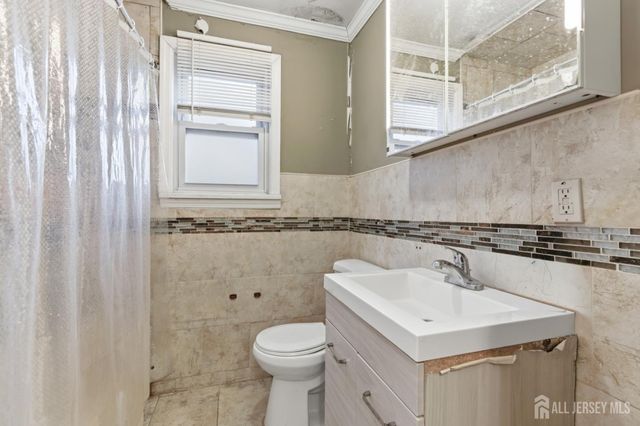 1490 Champlin Square, Teaneck, NJ 07666