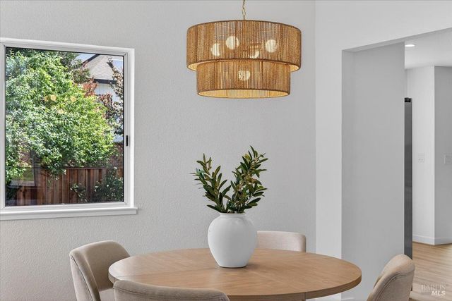 124 Macklin Dr, Cotati, CA 94931