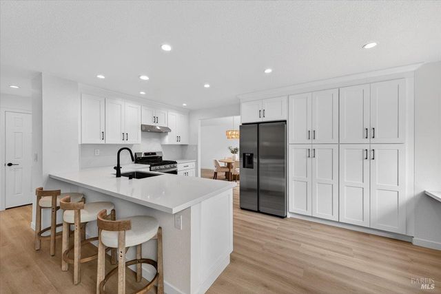 124 Macklin Dr, Cotati, CA 94931