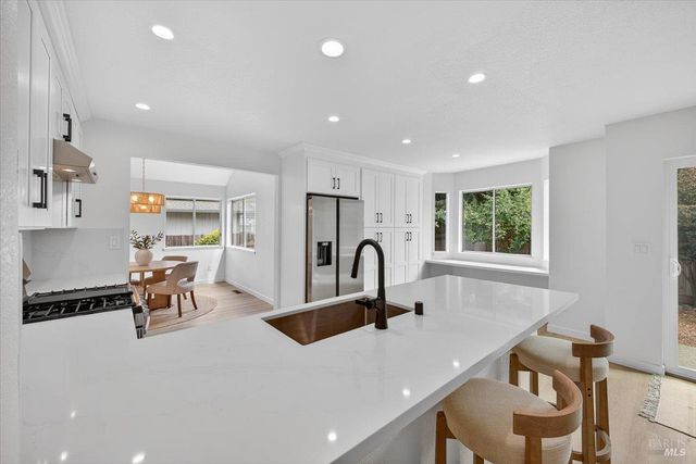 124 Macklin Dr, Cotati, CA 94931