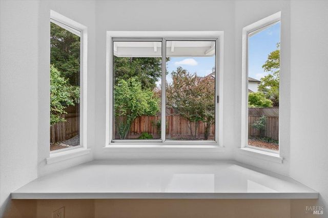 124 Macklin Dr, Cotati, CA 94931