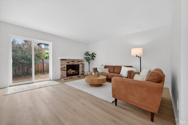 124 Macklin Dr, Cotati, CA 94931