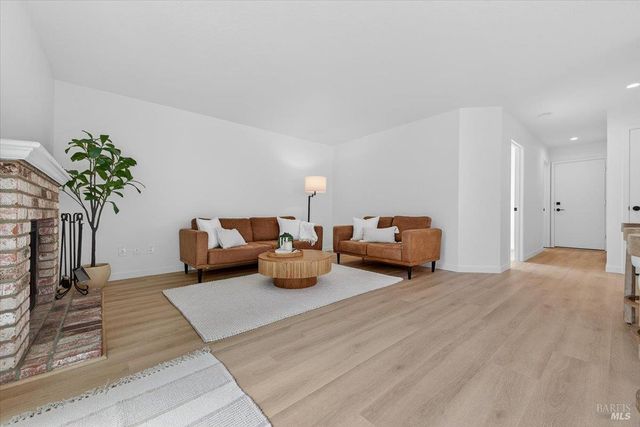 124 Macklin Dr, Cotati, CA 94931