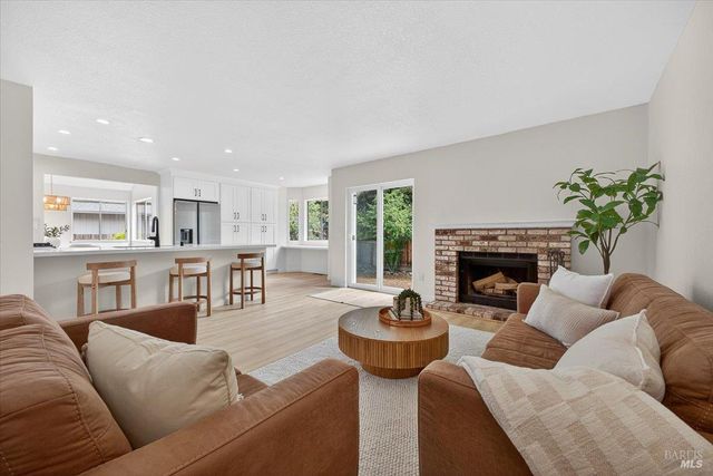 124 Macklin Dr, Cotati, CA 94931