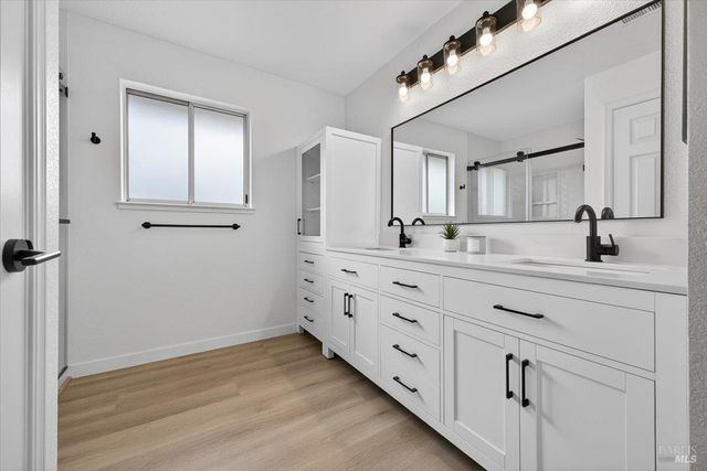 124 Macklin Dr, Cotati, CA 94931