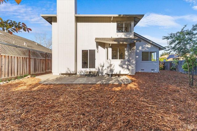 124 Macklin Dr, Cotati, CA 94931