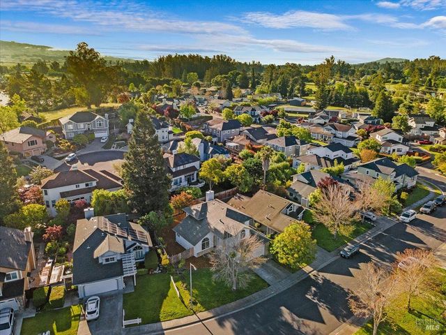 124 Macklin Dr, Cotati, CA 94931