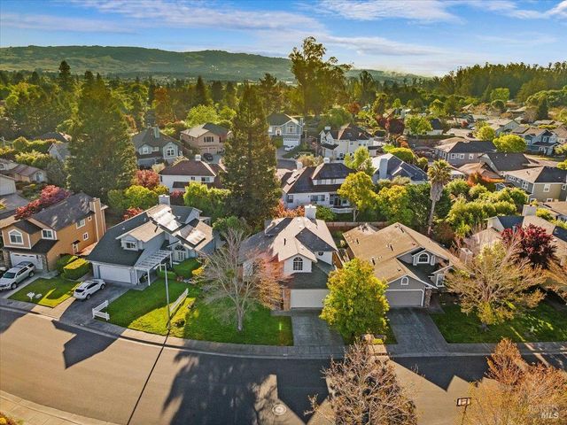 124 Macklin Dr, Cotati, CA 94931