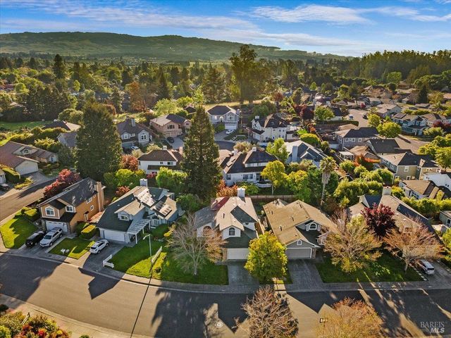 124 Macklin Dr, Cotati, CA 94931