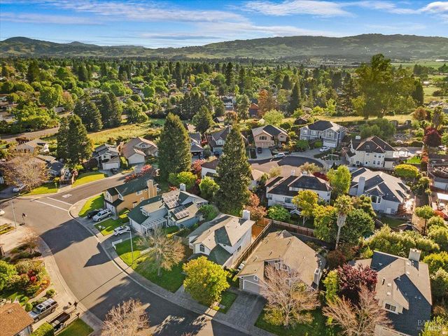 124 Macklin Dr, Cotati, CA 94931