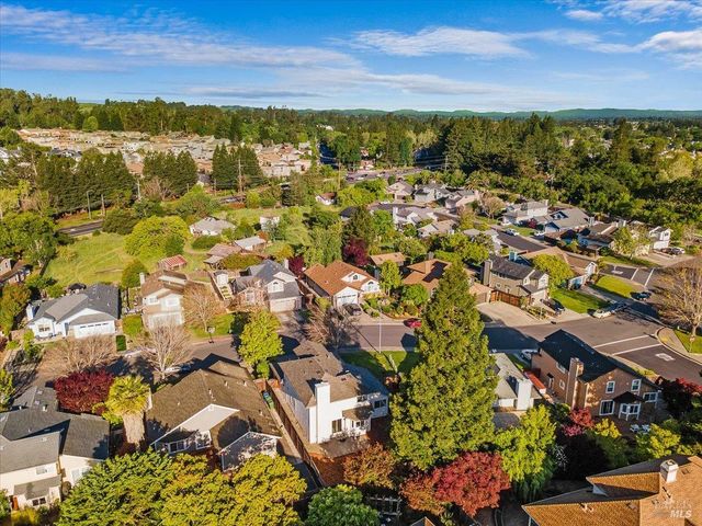 124 Macklin Dr, Cotati, CA 94931