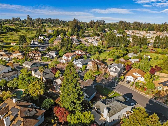 124 Macklin Dr, Cotati, CA 94931