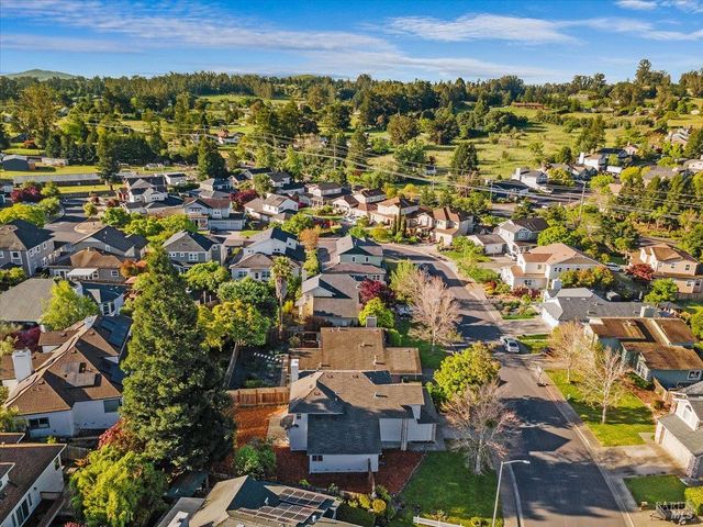 124 Macklin Dr, Cotati, CA 94931