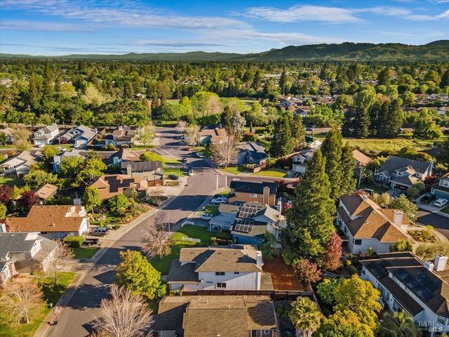 124 Macklin Dr, Cotati, CA 94931