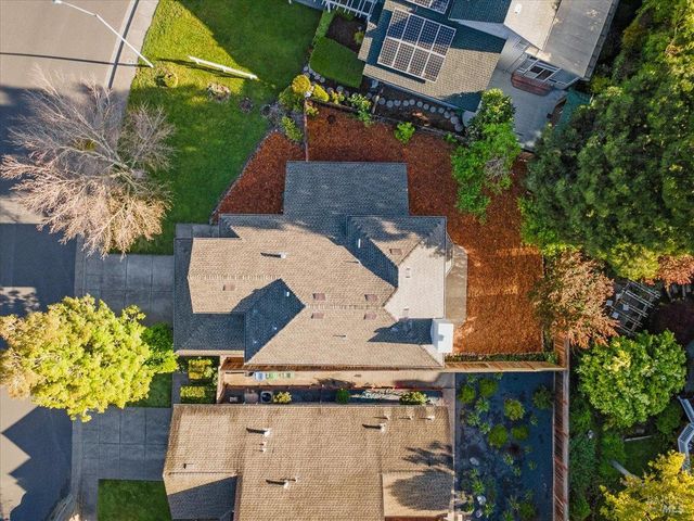 124 Macklin Dr, Cotati, CA 94931