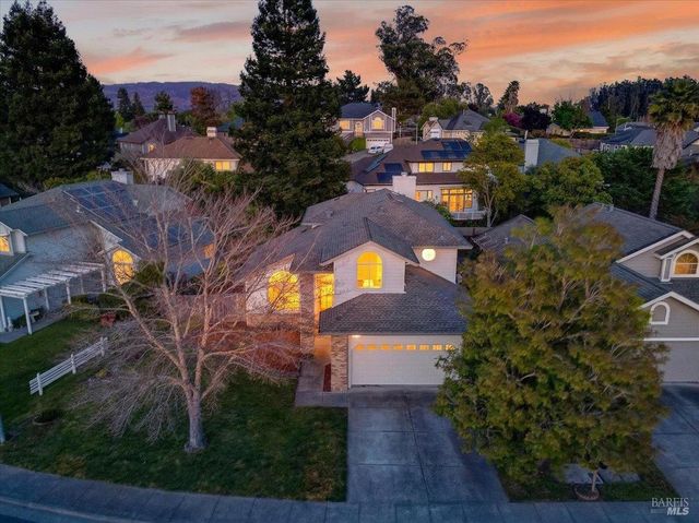 124 Macklin Dr, Cotati, CA 94931