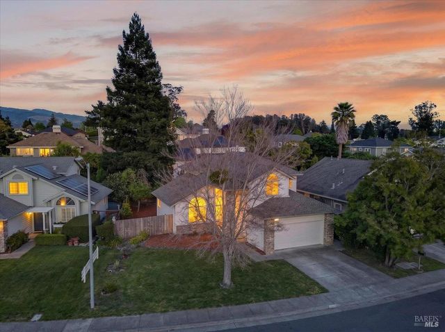 124 Macklin Dr, Cotati, CA 94931