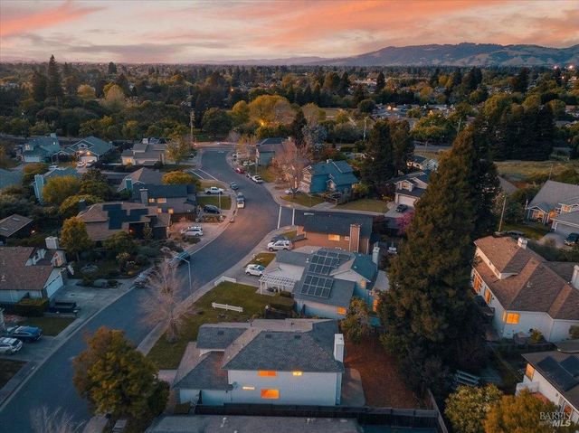 124 Macklin Dr, Cotati, CA 94931