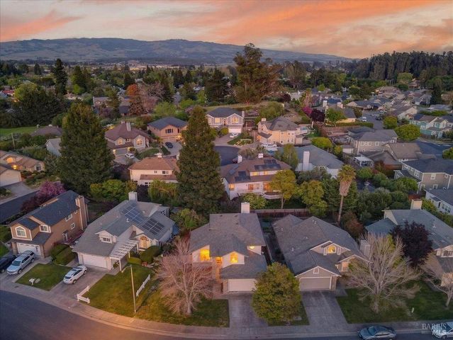 124 Macklin Dr, Cotati, CA 94931