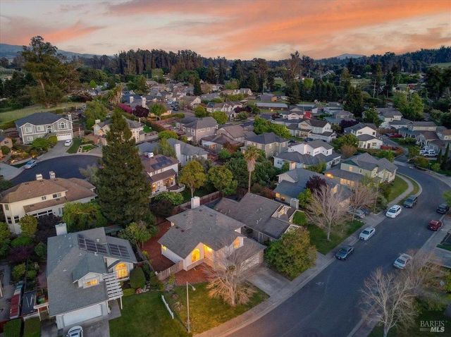 124 Macklin Dr, Cotati, CA 94931